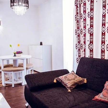 Appartement Herastrau Own Garden Apt Boekarest