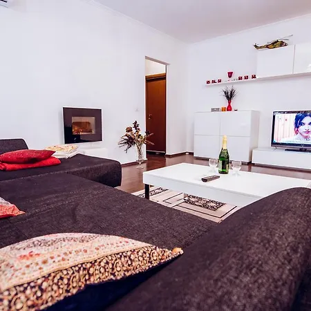 Herastrau Own Garden Apt Boekarest