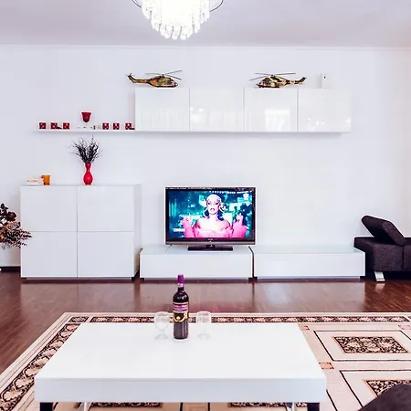 Herastrau Own Garden Apt Appartement Boekarest