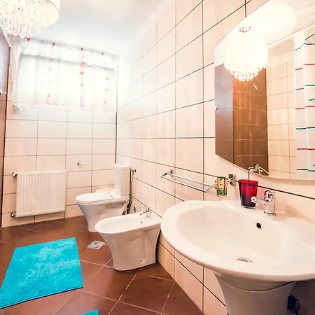 Herastrau Own Garden Apt Appartement Boekarest